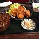 春菊 - 唐揚げ定食(全体)　サラダにかかっている昔ながらのフレンチドレッシングもうまし◎　2017/04/01
