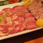 Sumibiyakiniku Yotsuya Sansei - タン盛り合わせ