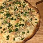 ガルニ - シラスと桜エビのタルトフランベ