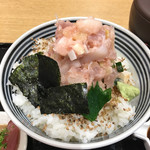 日本橋海鮮丼 つじ半 - 見た目は薄い印象