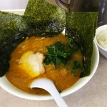 ぎょうてん屋 - 豚骨醤油ラーメン並 硬め濃いめ多め。ライス付き！￥700