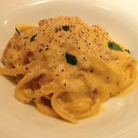 トラットリア ゴデレッチョ エビス 恵比寿 - パンチェッタと濃密卵のカルボナーラ（取分けたのでハーフ）