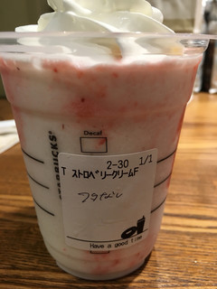 Sutabakkusu Kohi - ストロベリークリームフラペチーノ570円のラベル(手書きからシールに変更)