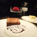 CAFE CEREZA - 東京目黒OGGI 生チョコレートケーキ～シャンティークリーム添え～