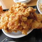 中華料理 萬盛 - 定食に付くから揚げです