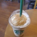 STARBUCKS COFFEE - パイドームは意外ともろく、ストローの一突きで簡単に貫通しました。