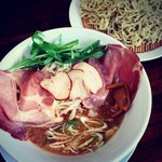 白雪姫 - 燻製がたくさん乗ったつけ麺