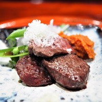 草喰 なかひがし - 鹿肉の炭火焼き