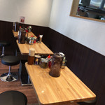 とんこつらぁ麺 松もと - 2人用テーブル٩( 'ω、' )و