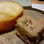 南青山 七鳥目 - パテとフランスパン