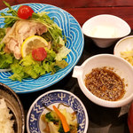 Nagomian - 【肉ランチ】蒸し鶏のサラダ仕立て山椒ダレ定食
