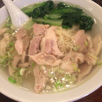 三和楼 - 鳥そば。青菜と鶏肉がたっぷり。