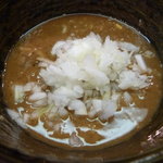 つけ麺もといし - 2011/1　生玉ねぎ投入！