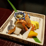 稲穂 - 八寸 能登の糸もずくとサザエ クチコの炙り