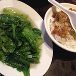 富覇王猪脚 - 茹で野菜とルーローファン