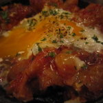 湘南の魚とワインの店 ヒラツカ - 半熟の玉子を割って、とろ～りと。