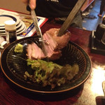 立ち拠り酒場 榮 - 2017.5.20  ラム肉は店員さんが、回しながら切るパフォーマンスをしてくれます☆