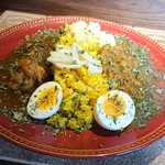 ココペリカレー - 朝締めチキンカレー
            鶏挽き肉とぶりのカレー
            あいがけ
            タルタル玉子トッピング