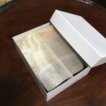 空也 - 和菓子の上には薄い経木