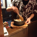岡むら - 石焼ごはんや、ラー油もやしは、店員さんが目の前でかき混ぜてくれます☆