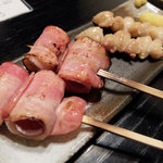 居酒屋 たかまる - トマトベーコン巻き（450円）とぼんじり（380円）