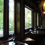 八王子うかい亭 - 窓の外には八王子の緑