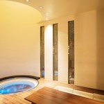 FIORIA - S09【Spa Saloon】浴槽で足湯が楽しめる部屋。天井からは光りのシャワーが降注ぐ。～8名様