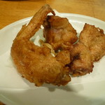 Toribayashi - 様々な鶏の部位にカラリと香ばしい衣、せんざんき380円