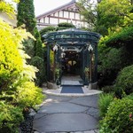 八王子うかい亭 - ガラスの森的エントランス