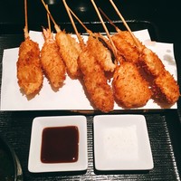 六波羅 - 串揚げランチ 税込@1,000円 の串揚げ8本！
                揚げたてが順番に手際よく提供されます。