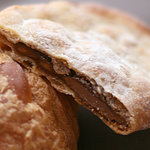 とらやベーカリー - プラリネショコラ　断面