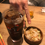 カリカリ熱々肉汁餃子居酒屋 うりずん - コーラと島らっきょ（お代わり）