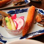 人参フライ、ぜんまい煮、きんぴら、赤かぶの漬物
