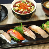 バラチラシと握りの膳 （小バラチラシ・握り五貫・椀・甘味）