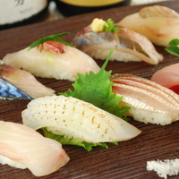 相模湾の地魚握り 早川港直送（地魚握り八貫・蒲鉾握り・つまみ玉子・椀・甘味）