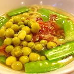 酒楽亭 空庵 - ↑豆どっさり金華ハムラーメン800円