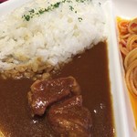 MALIBU - カレーはお肉ゴロゴロだけど、もっとルーが欲しいところ…