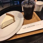 THE THEATRE TABLE - チーズケーキ(500円)とアメリカンコーヒー(400円)