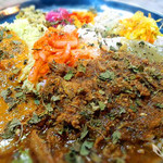 ムジャラ - 「ブタバラカレー」と「ダルカレー」のあいがけ