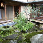 イチリン ハナレ - こちらは中庭　お見事！！！