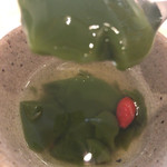菜 - 甘さ控えめの葛抹茶にクコの実が入っています