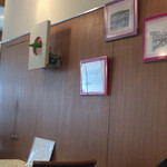 菜 - 女性を意識した可愛らしい雰囲気の店内です