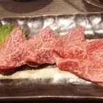 炭火焼肉屋台 たじま屋 - これ、何肉だったっけな？わさびがサッパリで美味しかった。