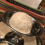 Kalpasi - バナナとラム酒とブルーポピーシードのジェラート