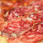 サル イ アモール - イベリコ生ハム・腸詰め盛り合わせ＠2,300円：腸詰め