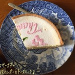 モロゾフ - モロゾフの母の日限定チーズケーキで、マザーズデー マスカルポーネチーズケーキ(1296円)♪
濃厚で滑らかなチーズに優しい甘味、グリーンの葉っぱは抹茶パウダーで美味しいチーズケーキでした(*^.^*)