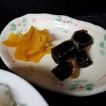 こく一番 ラーメン みどりや - つぼ漬けと昆布巻きです。