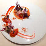 レストラン 間 - 3品目、春スズキと柳タコの彩り ～トマトのデクリネゾン～