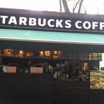 Starbucks - 店舗正面。