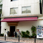 白壁の外観です